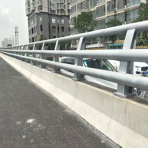 桥梁防撞护栏